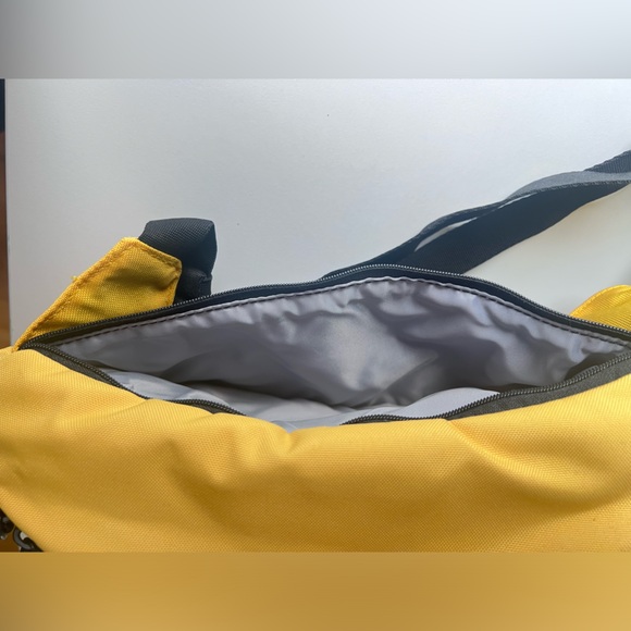 NWOT Adidas Fanny pack yellow waterproof - Picture 6 of 12